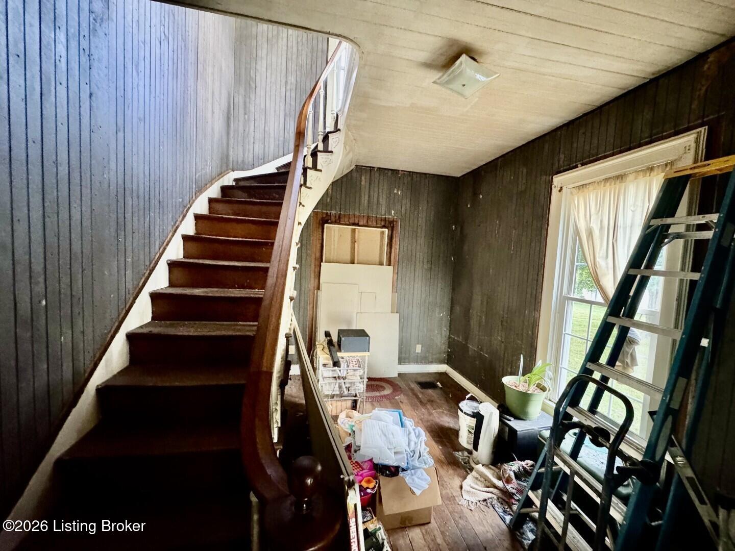 660 Penick Road Lebanon, KY 40033 - Photo 18 of 30 018_Foyer StairCase