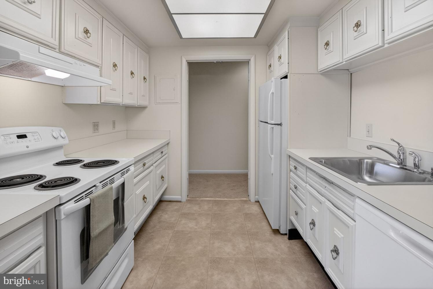 3406 Chiswick Court, Unit 472A Silver Spring, MD 20906 - Photo 3 of 31 Galley-style kitchen