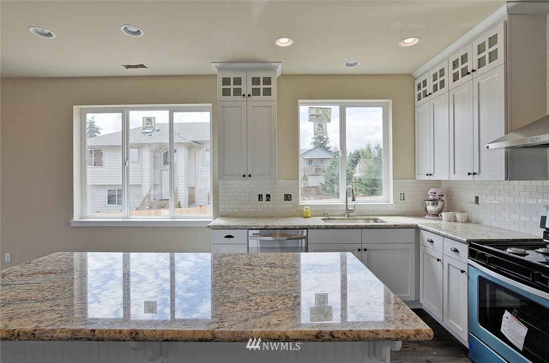 7207 Upper Ridge Road Everett, WA 98203 - Photo 11 of 23 Gallery Image 11