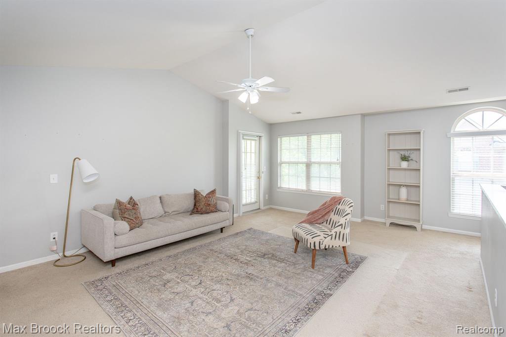 11732 Farmington Road Livonia, MI 48150 - Photo 6 of 37