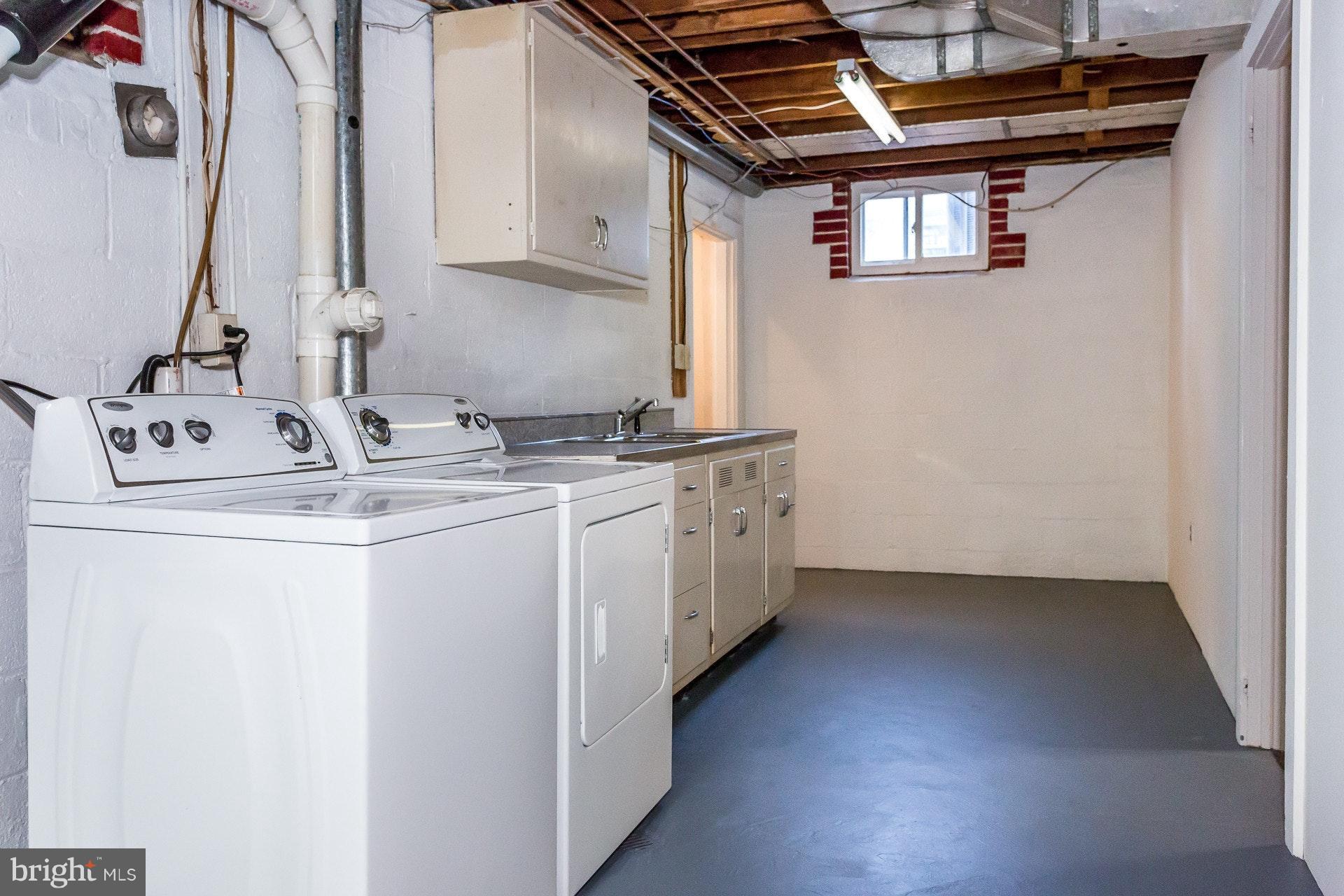 7204 Alger Road Falls Church, VA 22042 - Photo 25 of 30 Newer side-by-side washer and dryer