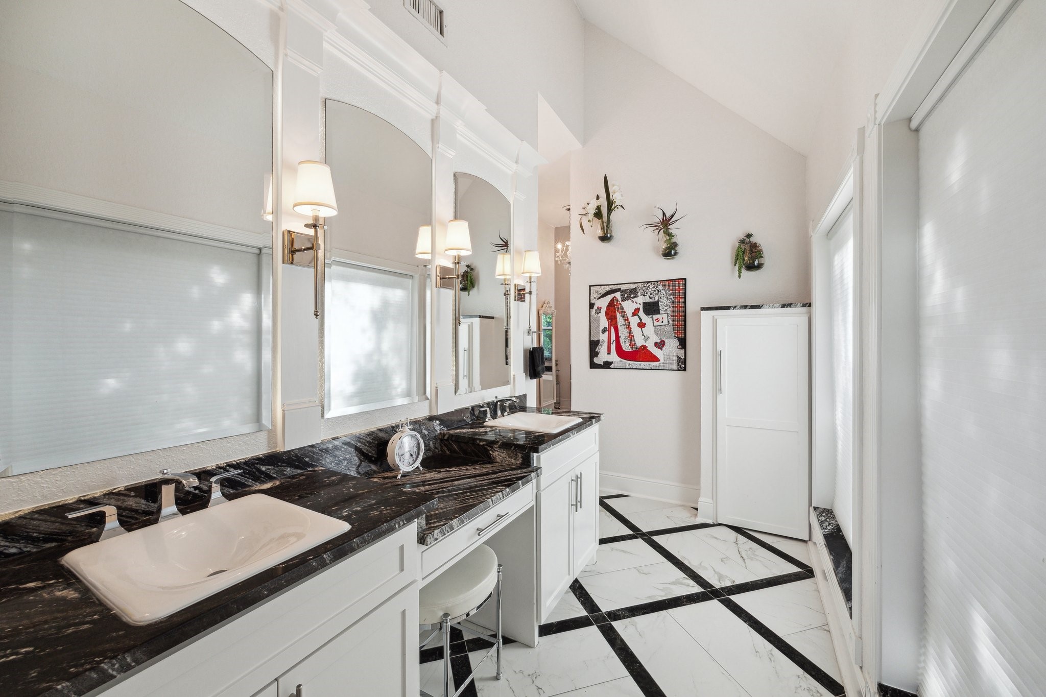 1917 Anchor Way Dickinson, TX 77539 - Photo 29 of 48 GRANITE COUNTERTOPS SURROUND DUAL SINKS AND A WALL OF WINDOWS TO ALLOW NATURAL LIGHT IN.