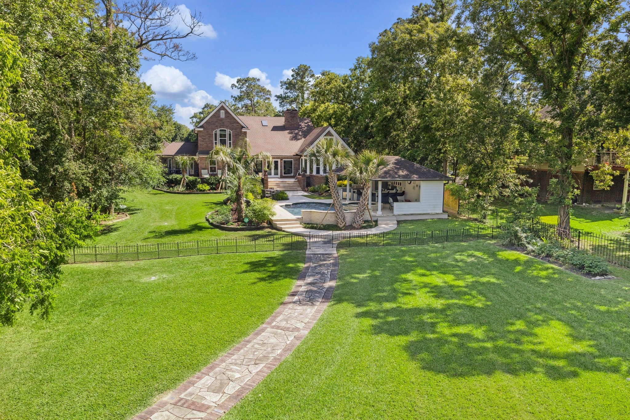 1917 Anchor Way Dickinson, TX 77539 - Photo 39 of 48 WATCH THE KIDS AND PETS RUN AND PLAY- THERE IS PLENTY OF ROOM FOR A PLAY SET TOO@