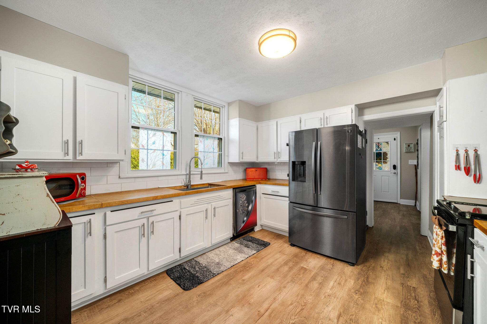 639 Ohio Avenue Erwin, TN 37650 - Photo 6 of 34 639_Ohio_Ave_Erwin_TN_Kitchen2