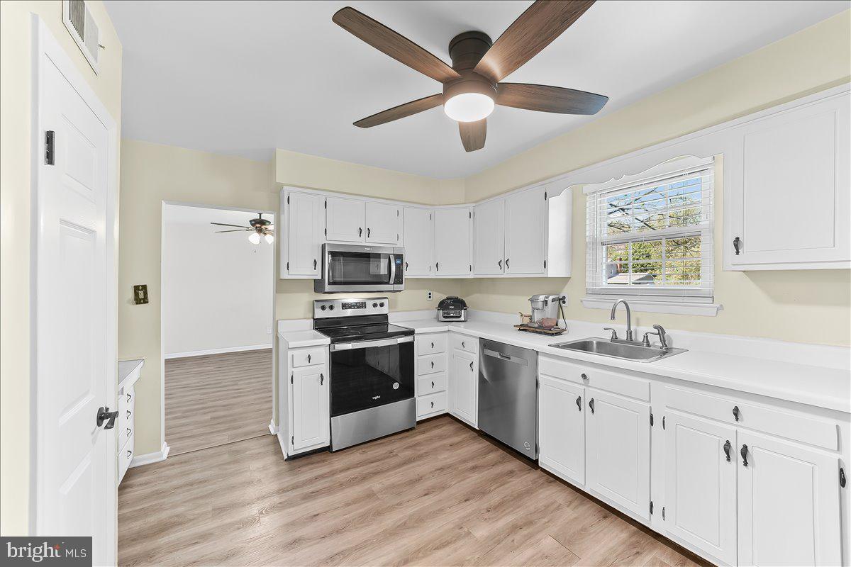 893 Westtown Road West Chester, PA 19382 - Photo 13 of 44 Kitchen