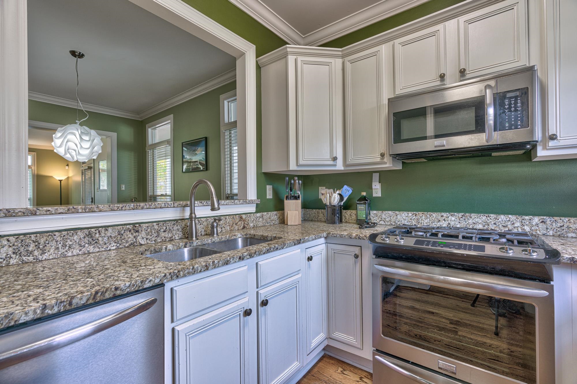 533 Rienzi Drive Memphis, TN 38103 - Photo 11 of 25 a kitchen with granite countertop a sink and cabinets
