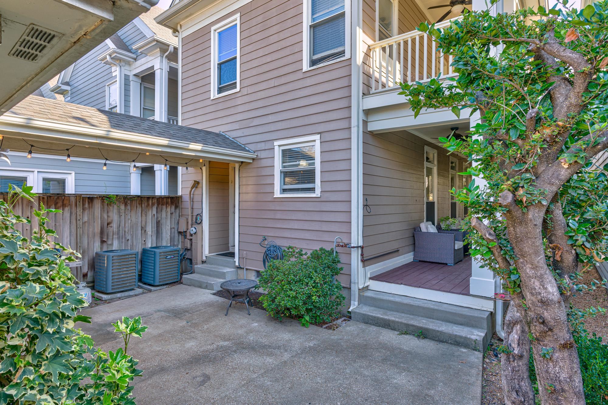 533 Rienzi Drive Memphis, TN 38103 - Photo 22 of 25 a front view of a house with outdoor space