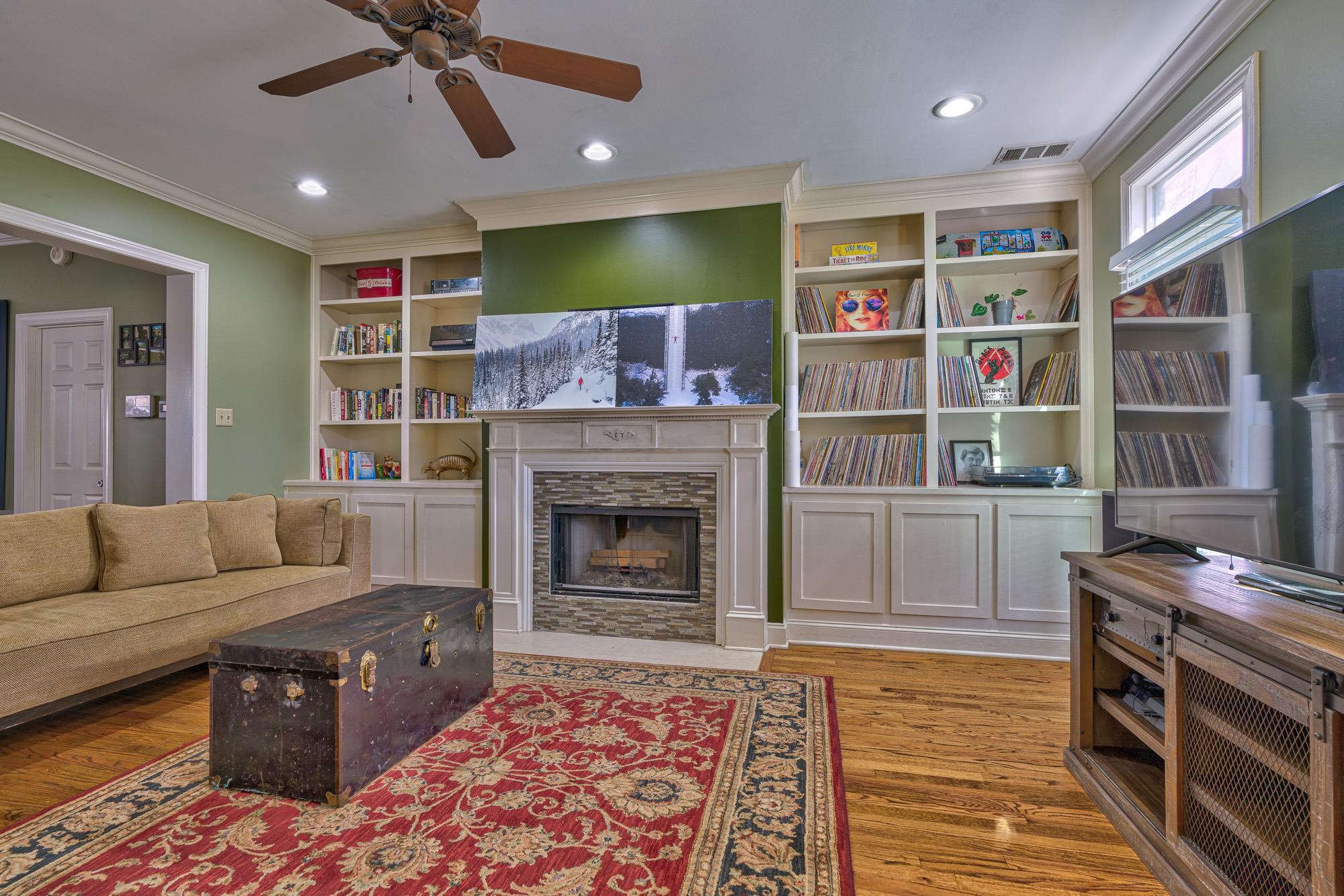 533 Rienzi Drive Memphis, TN 38103 - Photo 4 of 25 a living room with furniture and a fireplace