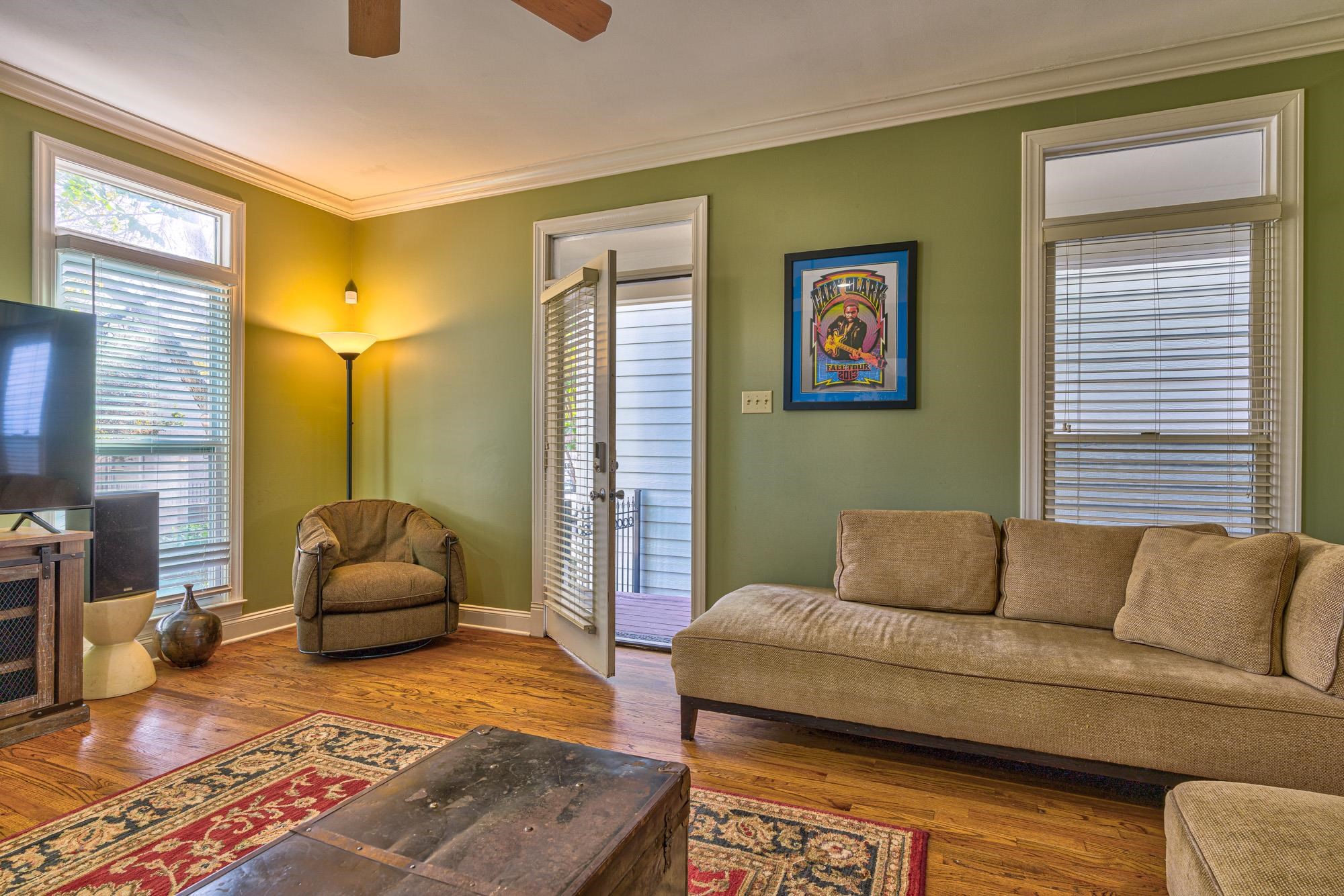 533 Rienzi Drive Memphis, TN 38103 - Photo 5 of 25 a living room with furniture and a window