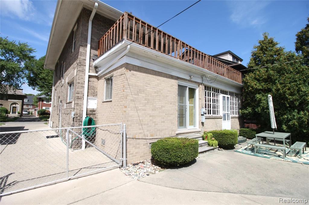 2425 Longfellow Street Detroit, MI 48206 - Photo 4 of 34