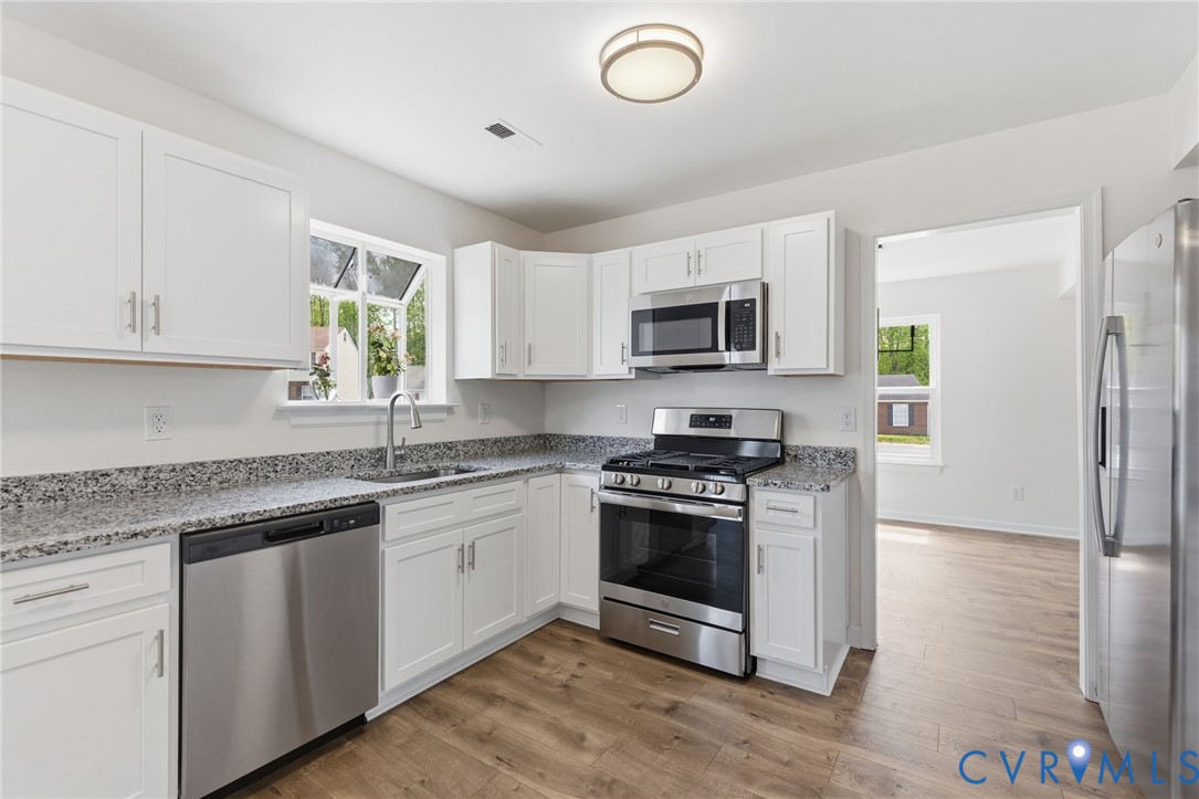 3230 Ransom Hills Road North Chesterfield, VA 23237 - Photo 4 of 27 The renovated kitchen features new soft close cabi