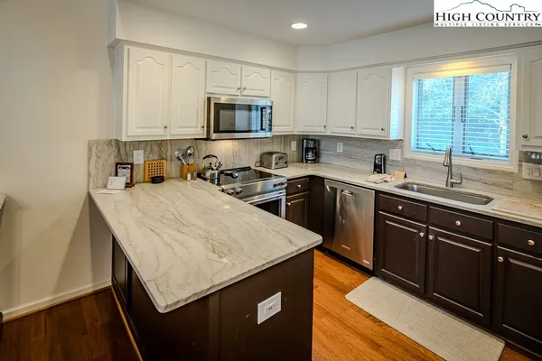 $1,250,000 | 139 Trout Stream Trail, Unit SMOKIES 5, Blowing Rock, NC 28605