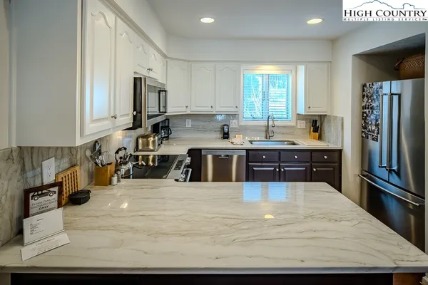 $1,250,000 | 139 Trout Stream Trail, Unit SMOKIES 5, Blowing Rock, NC 28605