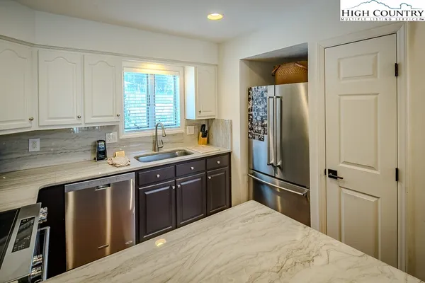 $1,250,000 | 139 Trout Stream Trail, Unit SMOKIES 5, Blowing Rock, NC 28605