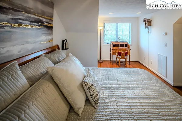 $1,250,000 | 139 Trout Stream Trail, Unit SMOKIES 5, Blowing Rock, NC 28605