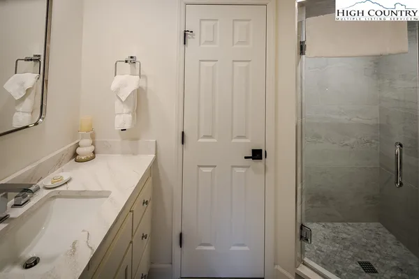 $1,250,000 | 139 Trout Stream Trail, Unit SMOKIES 5, Blowing Rock, NC 28605