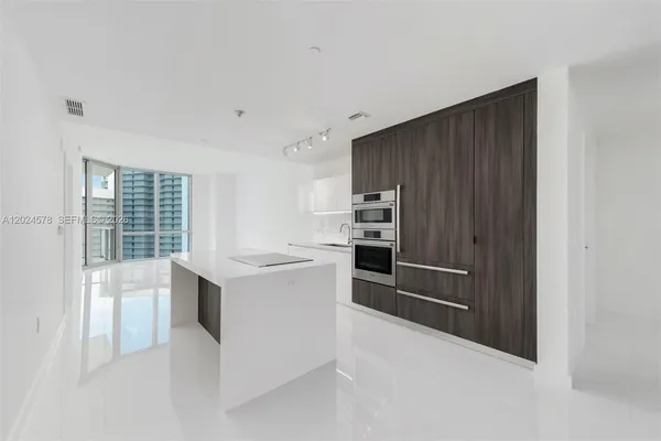 $6,000 | 851 Northeast 1st Avenue, Unit 4305, Miami, FL 33132