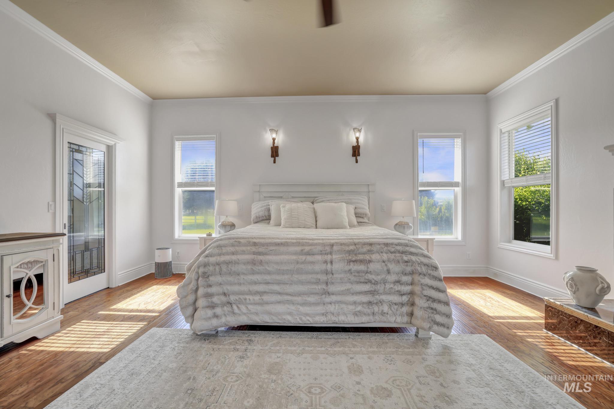 1301 Kanaka Rapids Road Buhl, ID 83316 - Photo 17 of 50 Spacious room with wood-finish flooring, white walls, and a light-colored ceiling