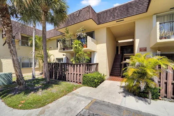 $310,000 | 9009 Southwest 138th Street, Unit 202, Miami, FL 33176