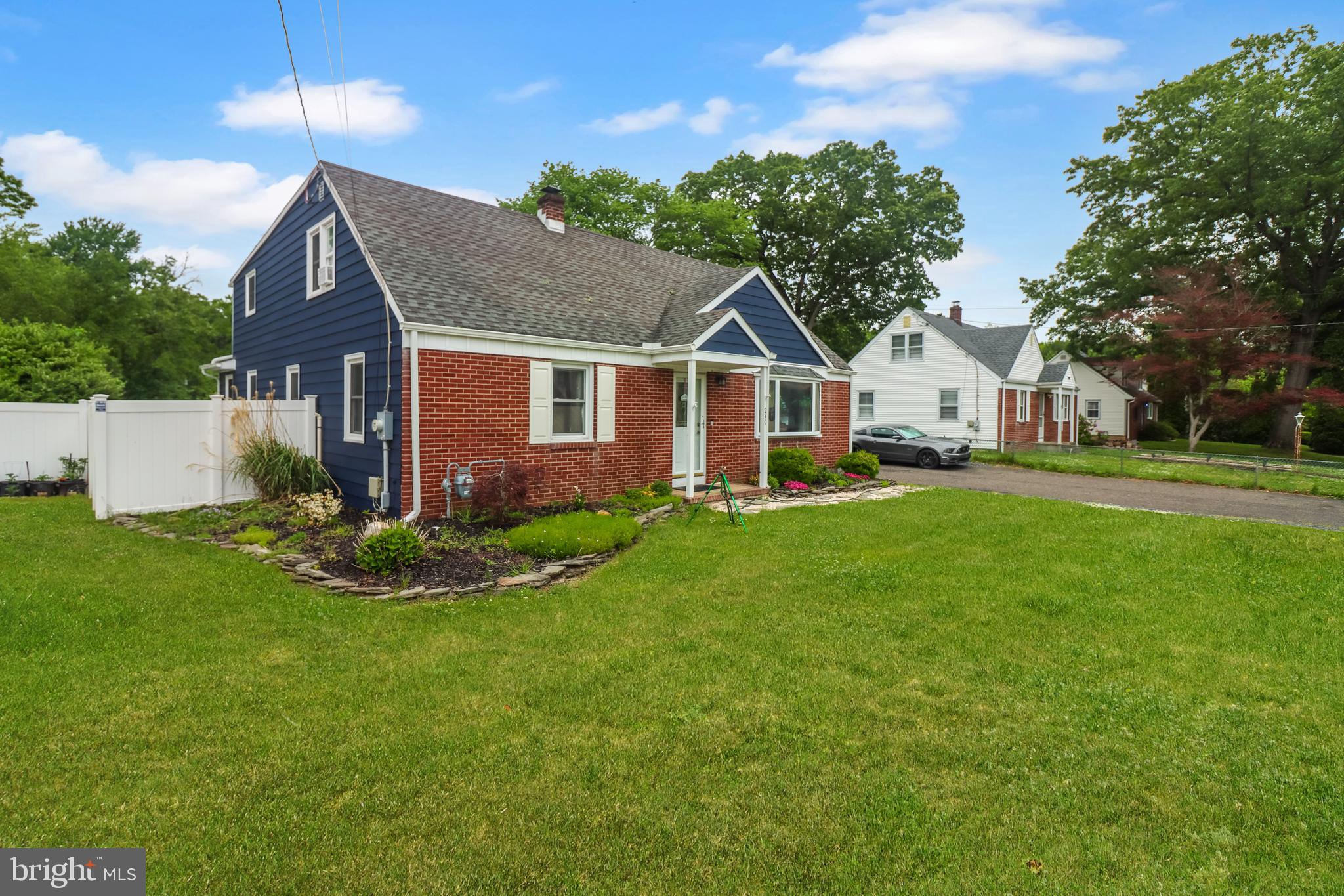 240 Youngs Road Trenton, NJ 08619 - Photo 3 of 66