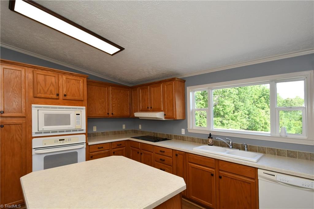 7580 Ridge Road Tobaccoville, NC 27050 - Photo 7 of 19 Gallery Image 7