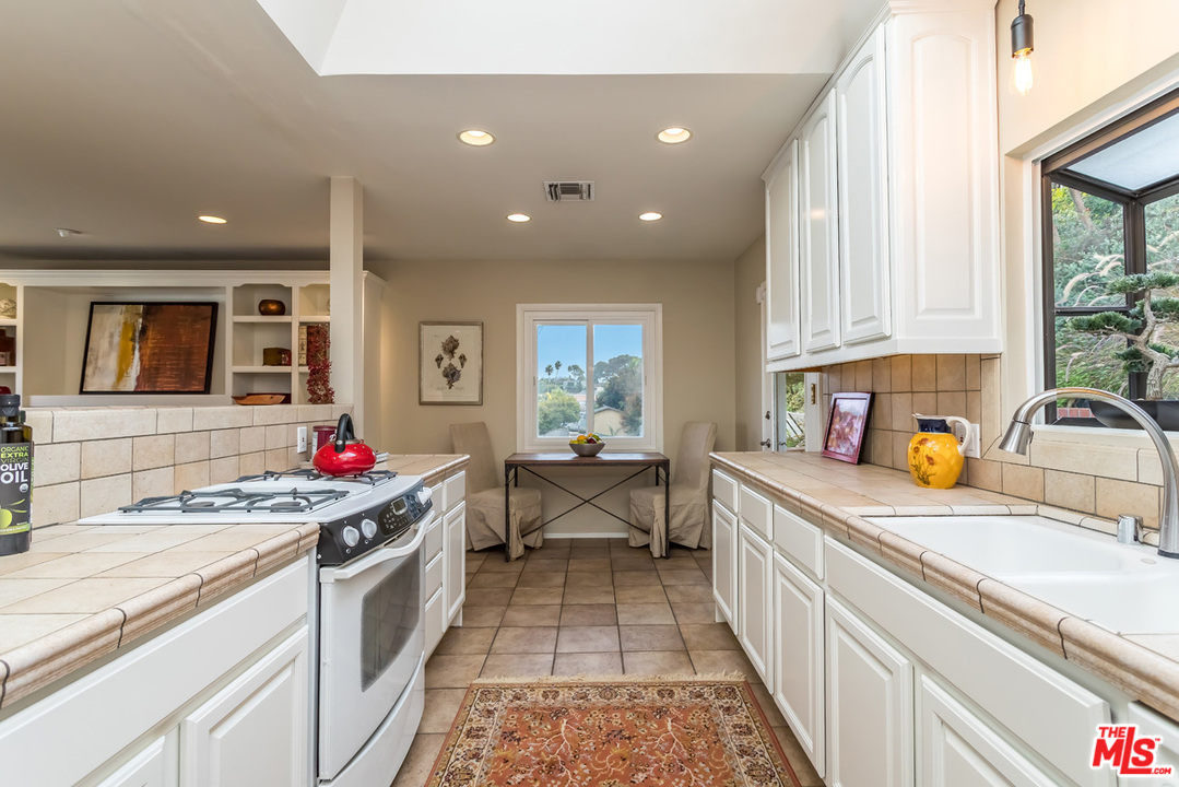 7015 Earldom Avenue Playa del Rey, CA 90293 - Photo 17 of 48