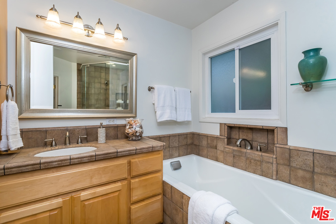 7015 Earldom Avenue Playa del Rey, CA 90293 - Photo 27 of 48