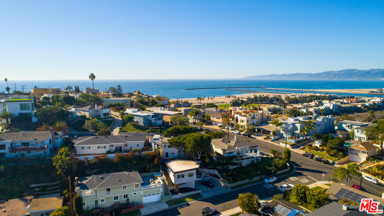 7015 Earldom Avenue Playa del Rey, CA 90293 - Photo 4 of 48