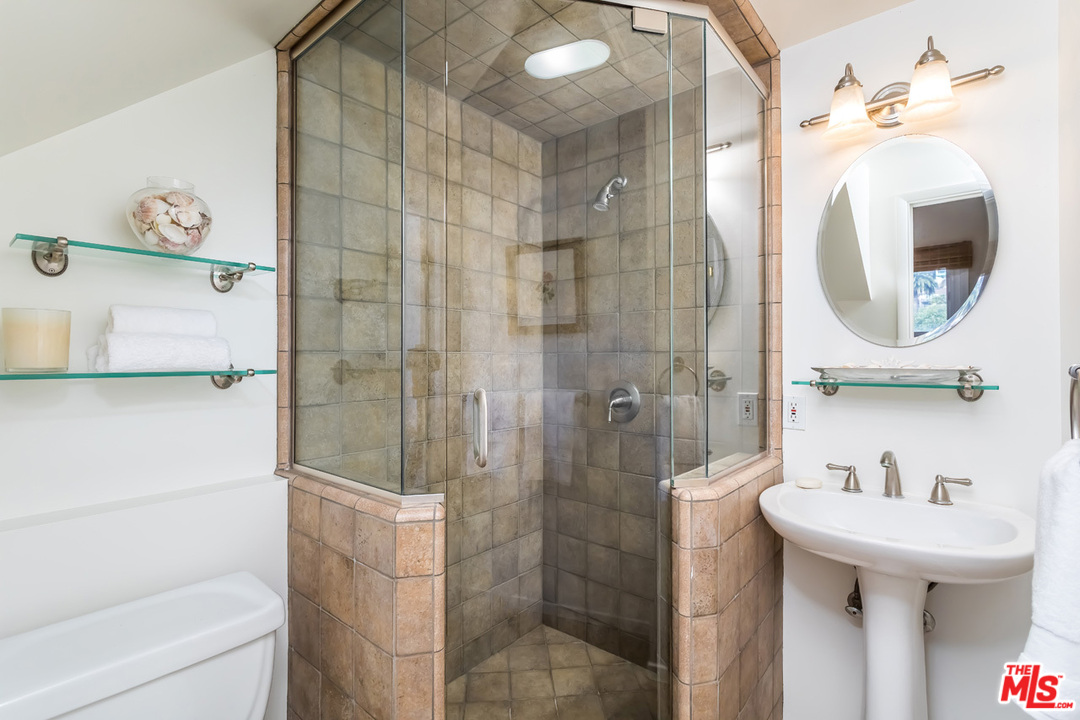 7015 Earldom Avenue Playa del Rey, CA 90293 - Photo 31 of 48