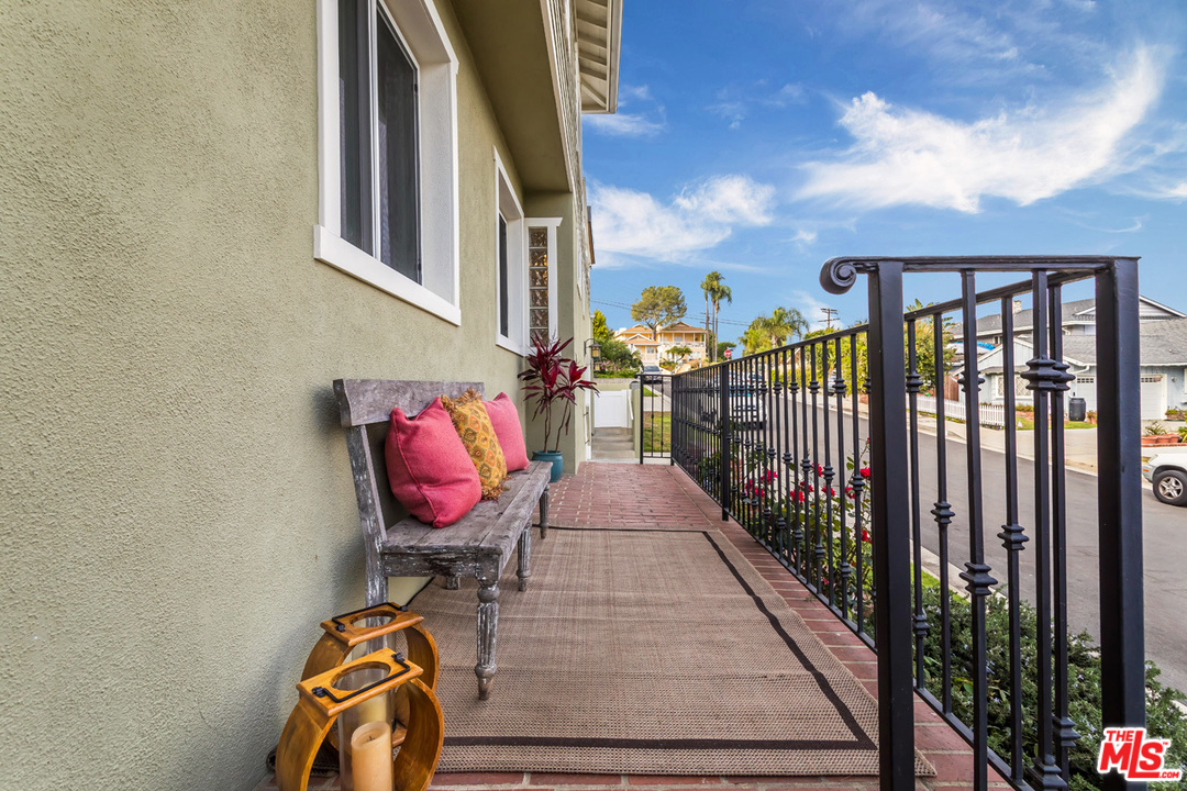 7015 Earldom Avenue Playa del Rey, CA 90293 - Photo 5 of 48