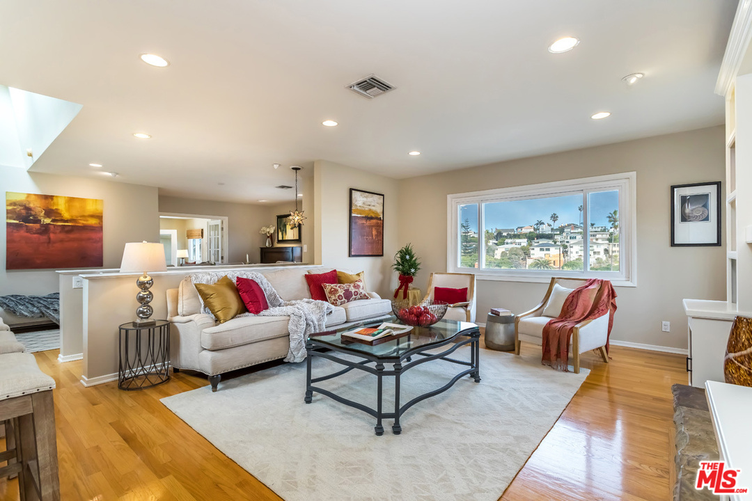 7015 Earldom Avenue Playa del Rey, CA 90293 - Photo 8 of 48
