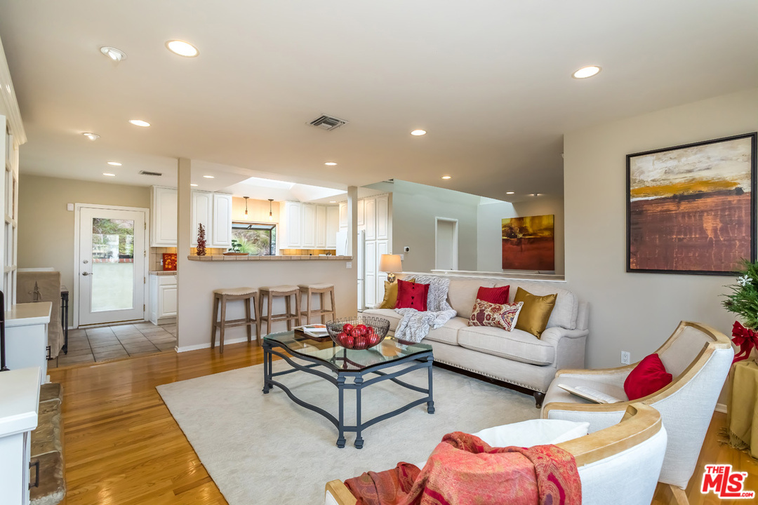 7015 Earldom Avenue Playa del Rey, CA 90293 - Photo 9 of 48