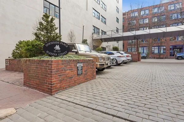 $4,300 | 33 Sleeper Street, Unit 410, Boston, MA 02210