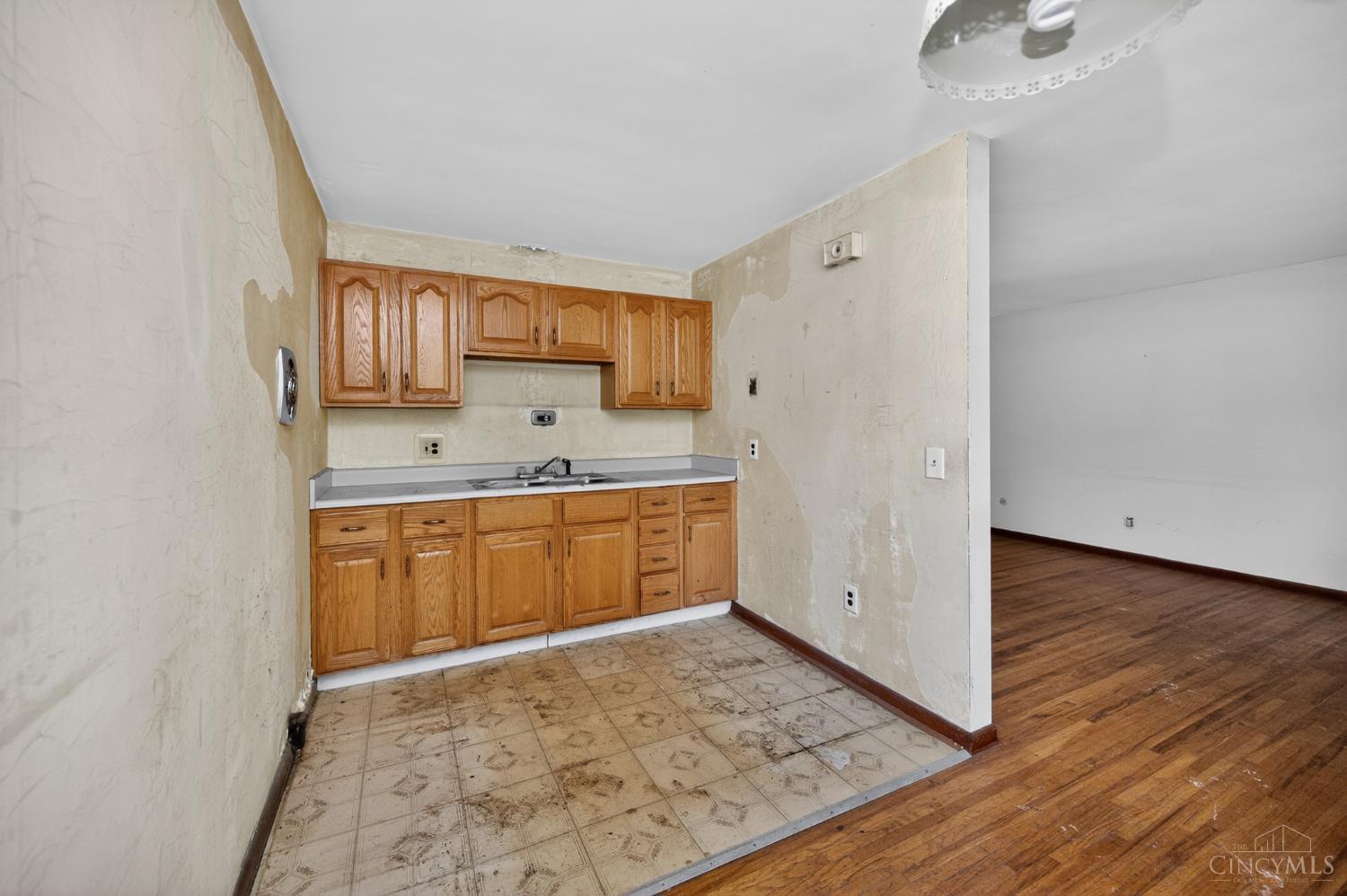 2824 Lafeuille Avenue Cincinnati, OH 45211 - Photo 12 of 69 Gallery Image 12