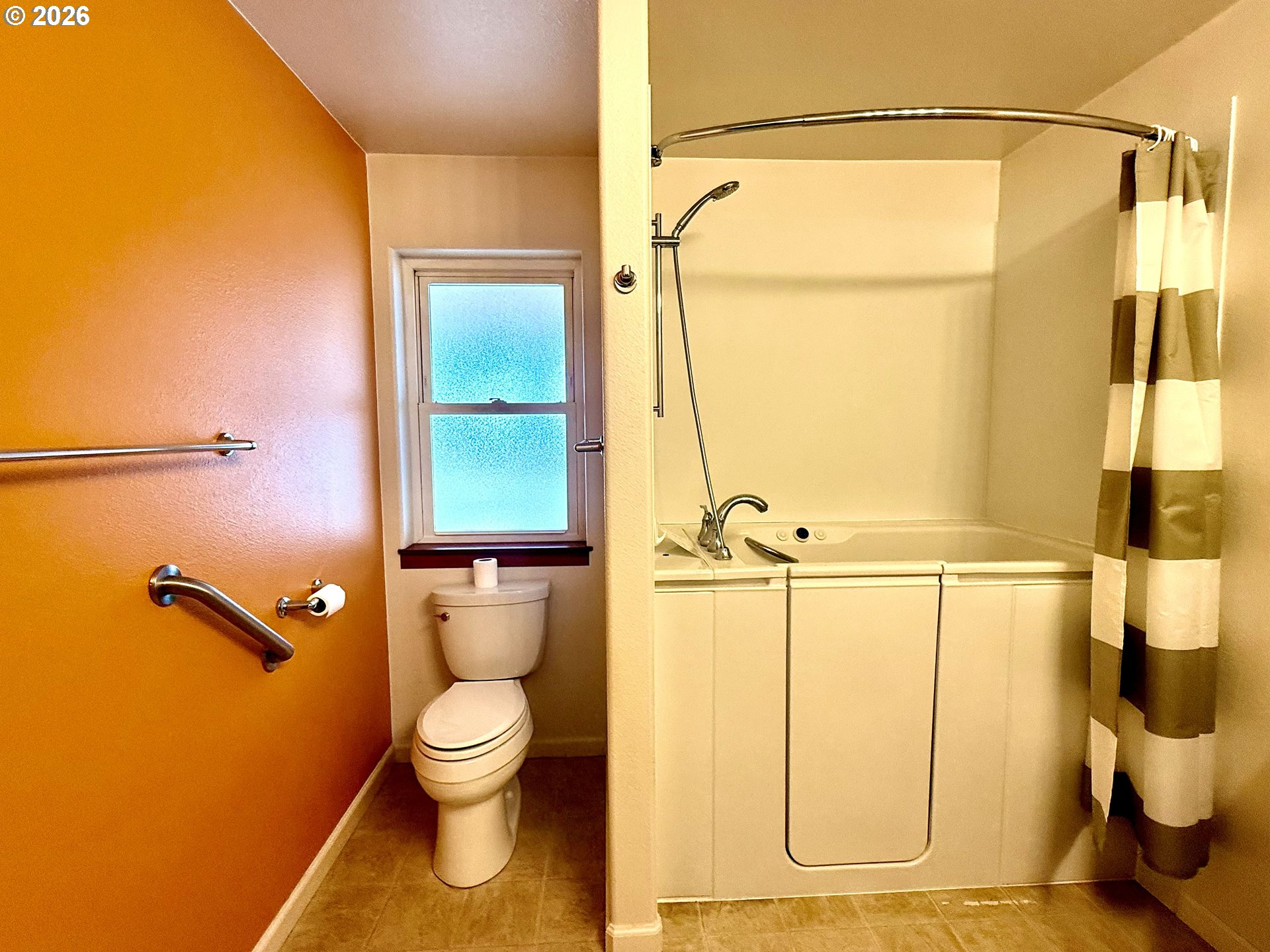 4797 Cloudcroft Lane Florence, OR 97439 - Photo 23 of 33 a bathroom with a toilet a sink and shower