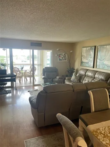 $5,000 | 830 South Gulfview Boulevard, Unit 406, Clearwater, FL 33767