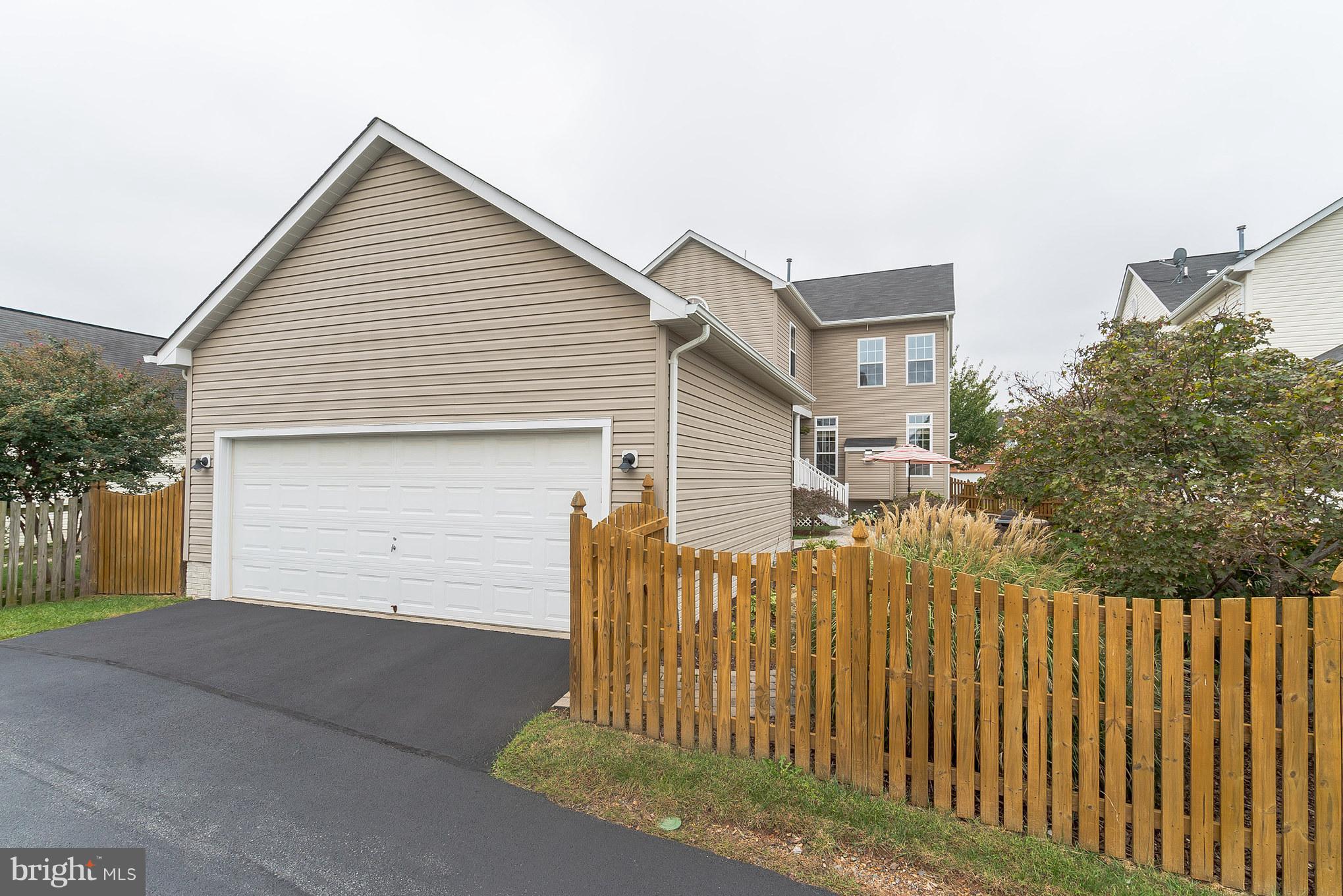 18411 Cornflower Road Boyds, MD 20841 - Photo 28 of 28 a view of a house with wooden fence