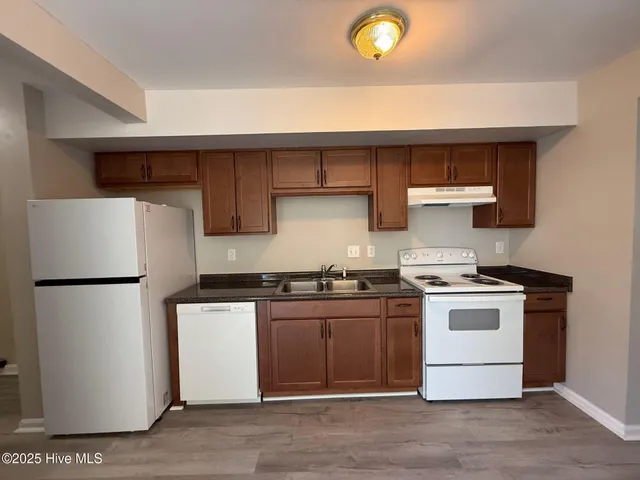 $1,350 | 207 Myrtlewood Circle, Jacksonville, NC 28546