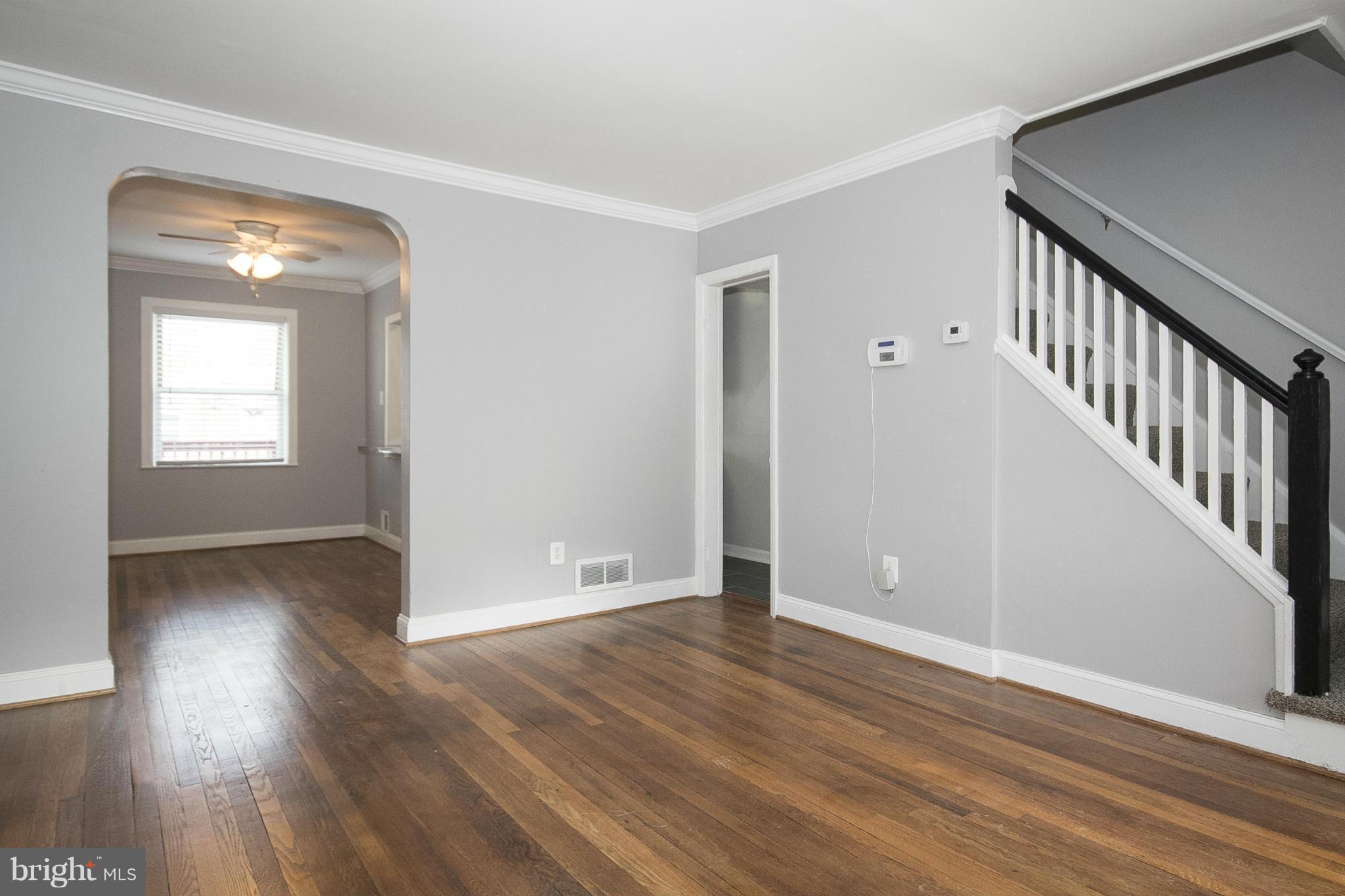 4426 Manorview Road Baltimore, MD 21229 - Photo 4 of 22 Living Room