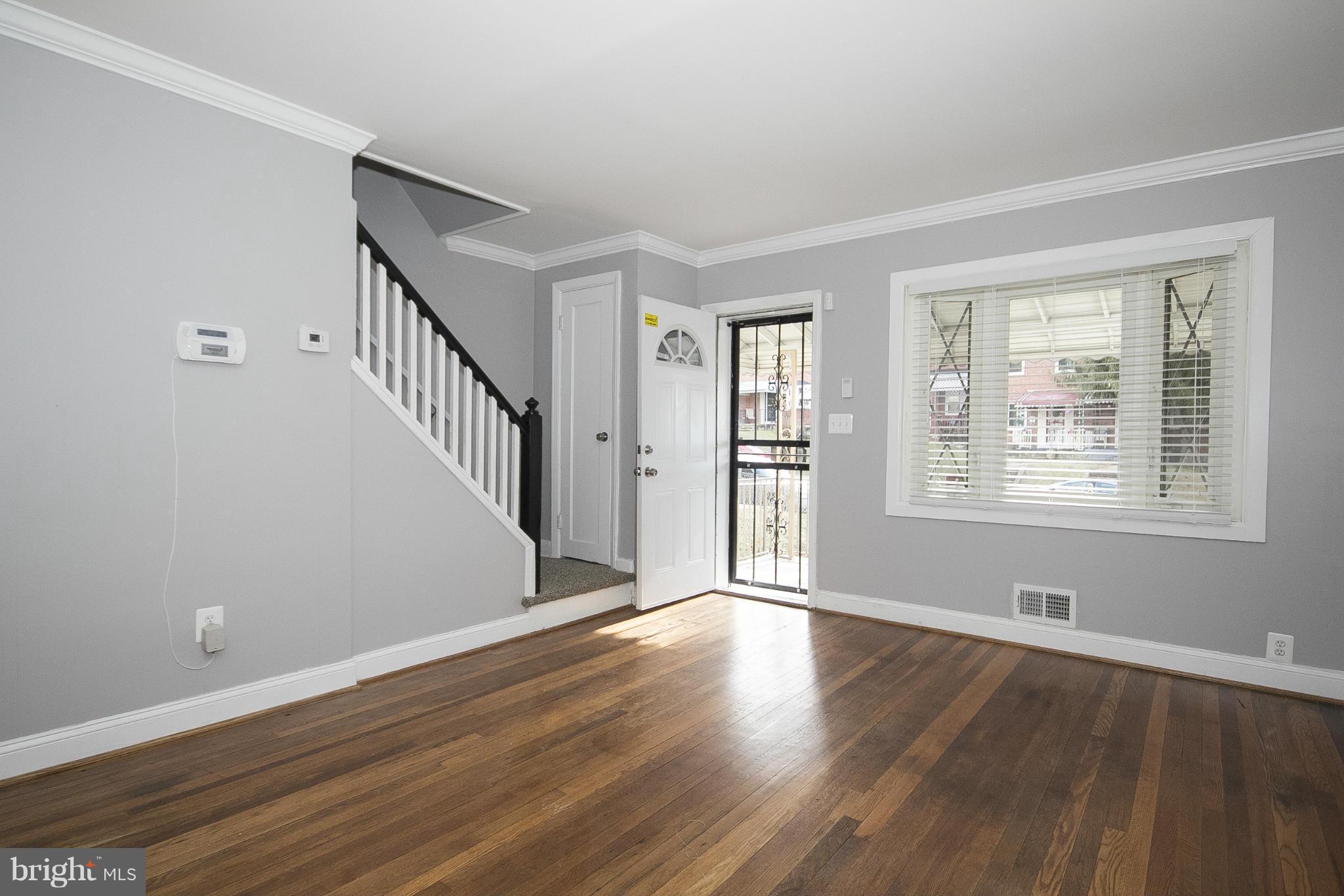 4426 Manorview Road Baltimore, MD 21229 - Photo 5 of 22 Living Room