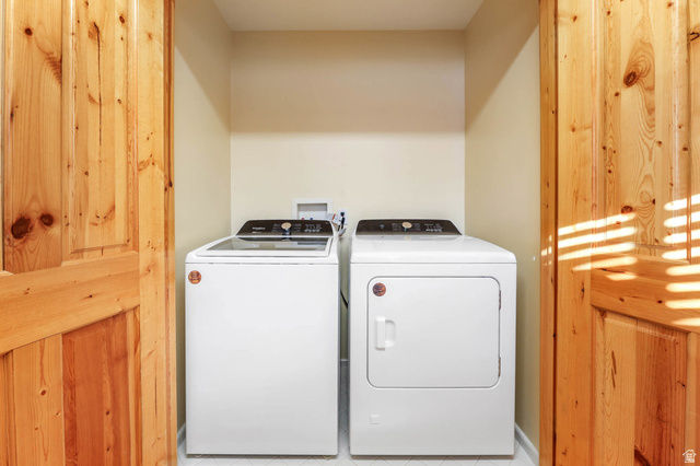 605 North Loafer Canyon Road Elk Ridge, UT 84651 - Photo 24 of 53 Laundry area with washer and dryer