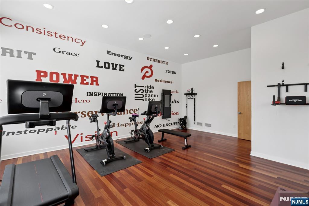 20 Mt Pleasant Road Morristown, NJ 07960 - Photo 11 of 41 a room with furniture and a flat screen tv