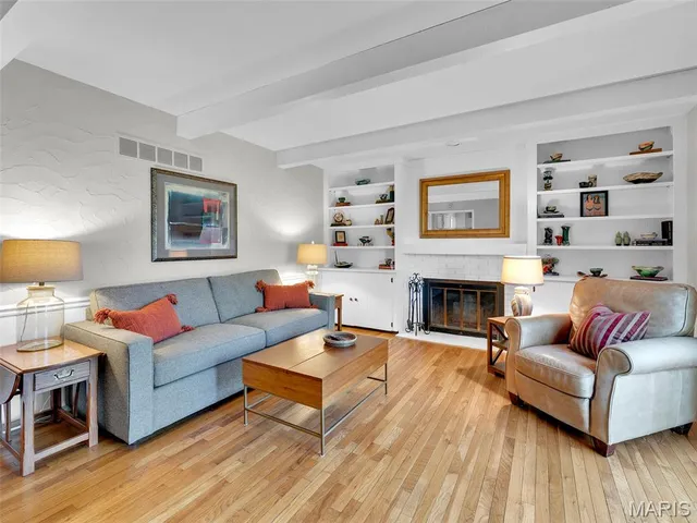 $600,000 | 2323 Hollyhead Drive, St. Louis, MO 63131