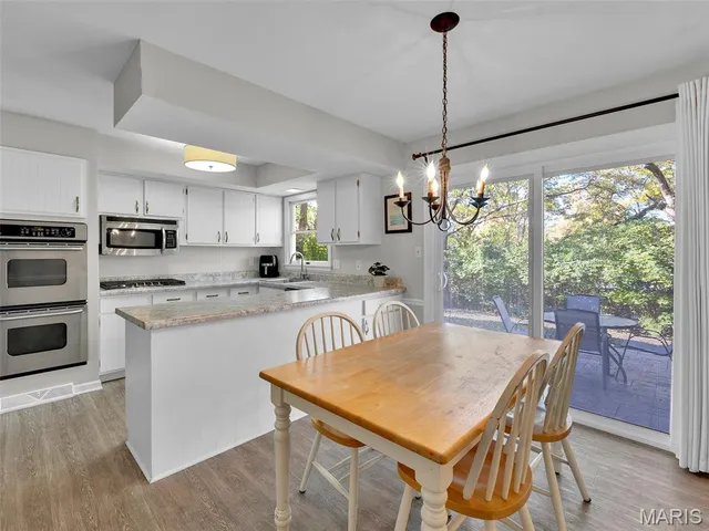 $600,000 | 2323 Hollyhead Drive, St. Louis, MO 63131