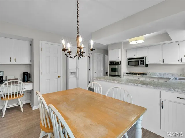 $600,000 | 2323 Hollyhead Drive, St. Louis, MO 63131