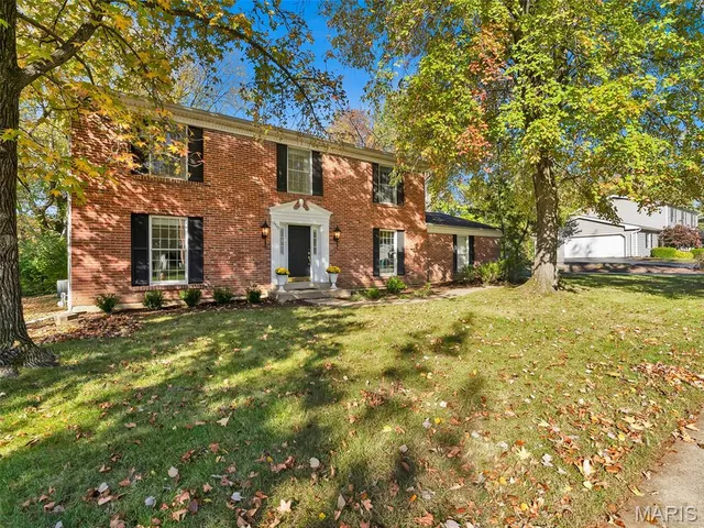 $600,000 | 2323 Hollyhead Drive, St. Louis, MO 63131