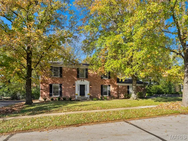 $600,000 | 2323 Hollyhead Drive, St. Louis, MO 63131