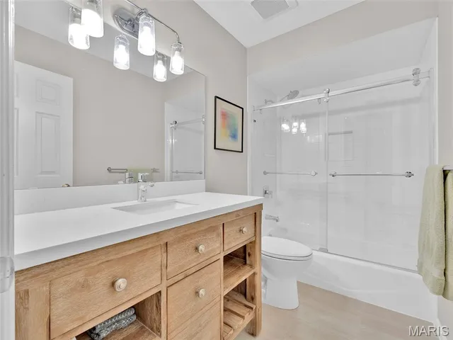 $600,000 | 2323 Hollyhead Drive, St. Louis, MO 63131