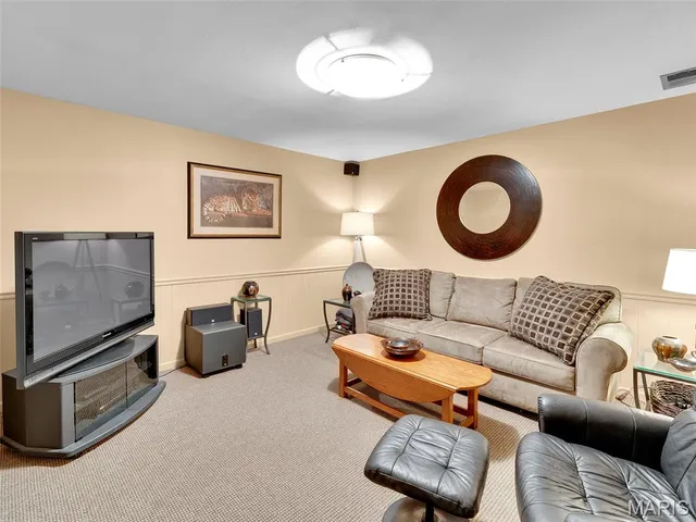 $600,000 | 2323 Hollyhead Drive, St. Louis, MO 63131