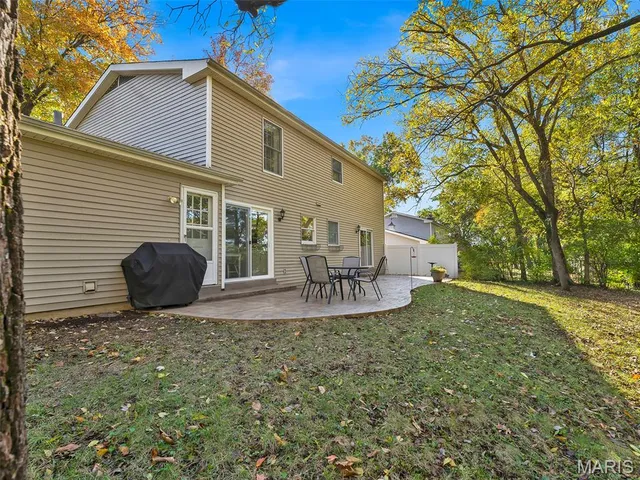 $600,000 | 2323 Hollyhead Drive, St. Louis, MO 63131